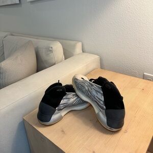 Adidas Yeezy QNTM Quantum Sneakers Men’s 12